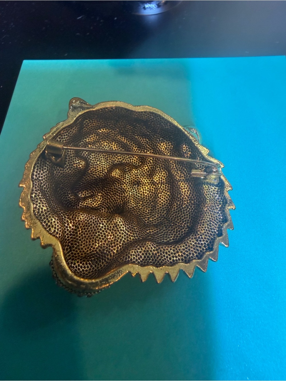 Large Embellished Tiger Head Brooch - Gold tone and Black. STUNNING - Picture 4 of 6